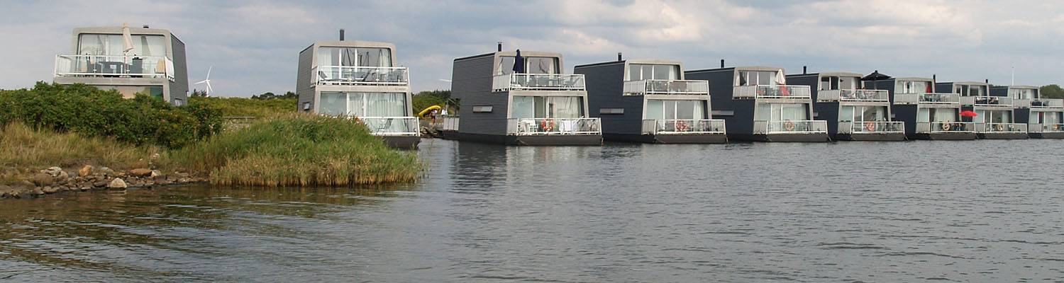 Opmærksom Forskelle Billy Husbåde i Bork Havn - Flydende sommerhuse med skøn udsigt